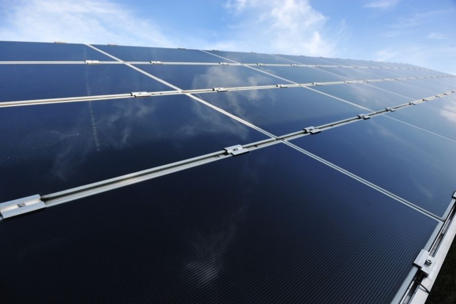 Primera planta solar fotovoltaica flotante conectada a red en España